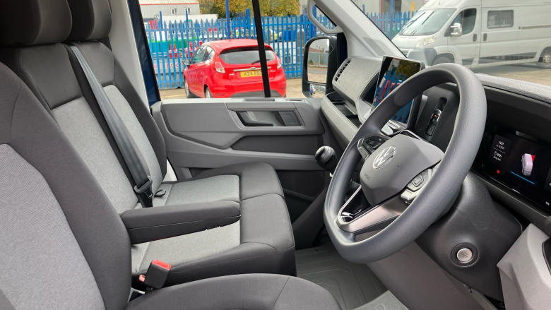 Volkswagen Crafter Cr35 Mwb Diesel 4Motion 2.0 TDI 177PS Commerce Plus Low Roof Van Auto